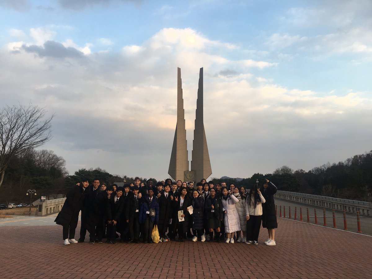 StMichaels_SE16's tweet photo. St Michael's students are having a fantastic time in South Korea, they have been visiting schools and taking part in traditional Korean activities to learn all about the history and culture of this amazing country. #SouthKorea #StMichaels #schoolexchanges https://t.co/bsQnUY7NM4