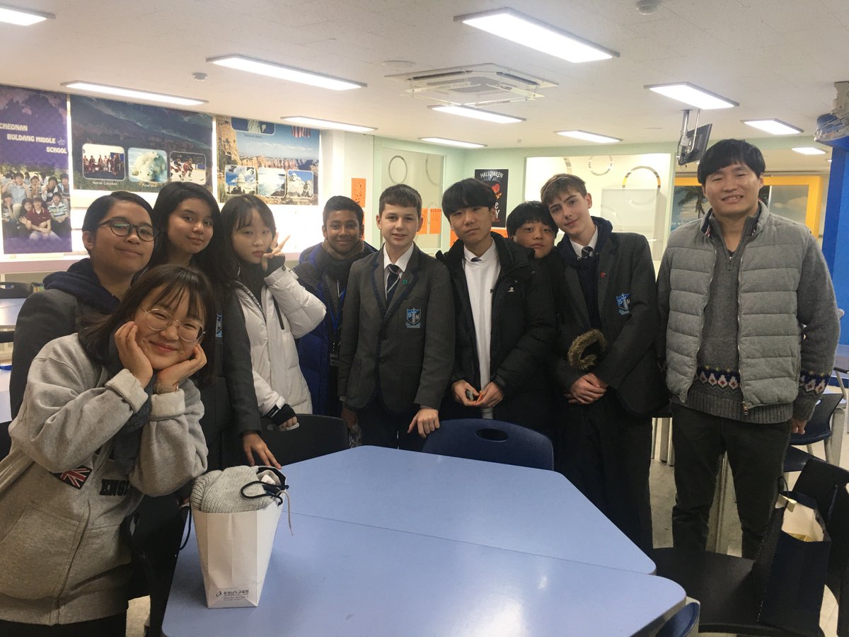 StMichaels_SE16's tweet photo. St Michael's students are having a fantastic time in South Korea, they have been visiting schools and taking part in traditional Korean activities to learn all about the history and culture of this amazing country. #SouthKorea #StMichaels #schoolexchanges https://t.co/bsQnUY7NM4