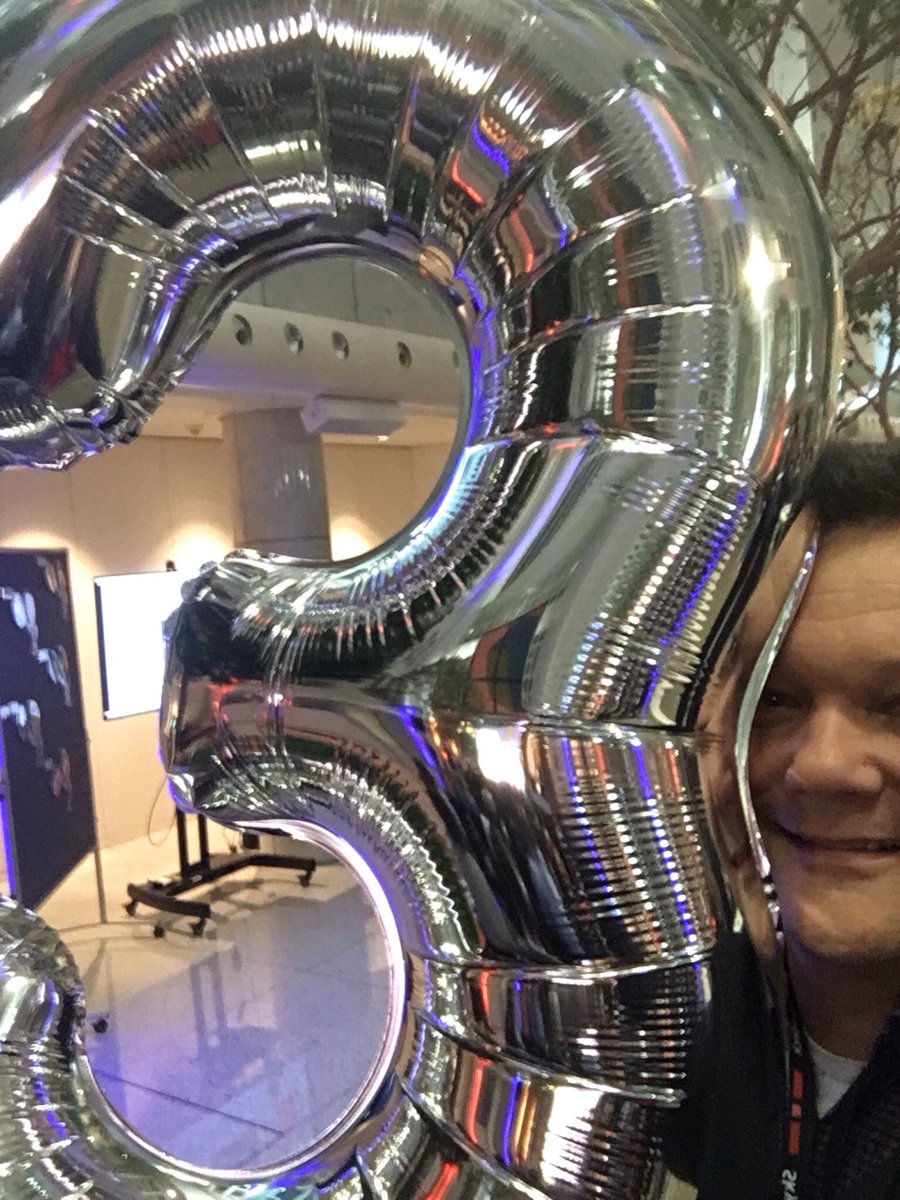 SaxoTom's tweet photo. 3 Jahre #SkydeckAccelerator bedeutet auch für mich auch 3. #SkydeckDemoDay als Ideengeber #movingIDEAS #Intrapreneuer https://t.co/LPSp6Nas8i