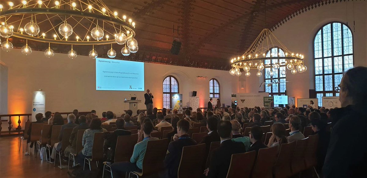Holo_LightGmbH's tweet photo. Last week we joined the Open Government Day of the city of Munich. It's great to see that the city of Munich is working on exciting digital solutions for its employees and citizens, incl. Augmented Reality.
#ogtm19 #augmentedreality #geodata #munich https://t.co/pE6uk3CkyT
