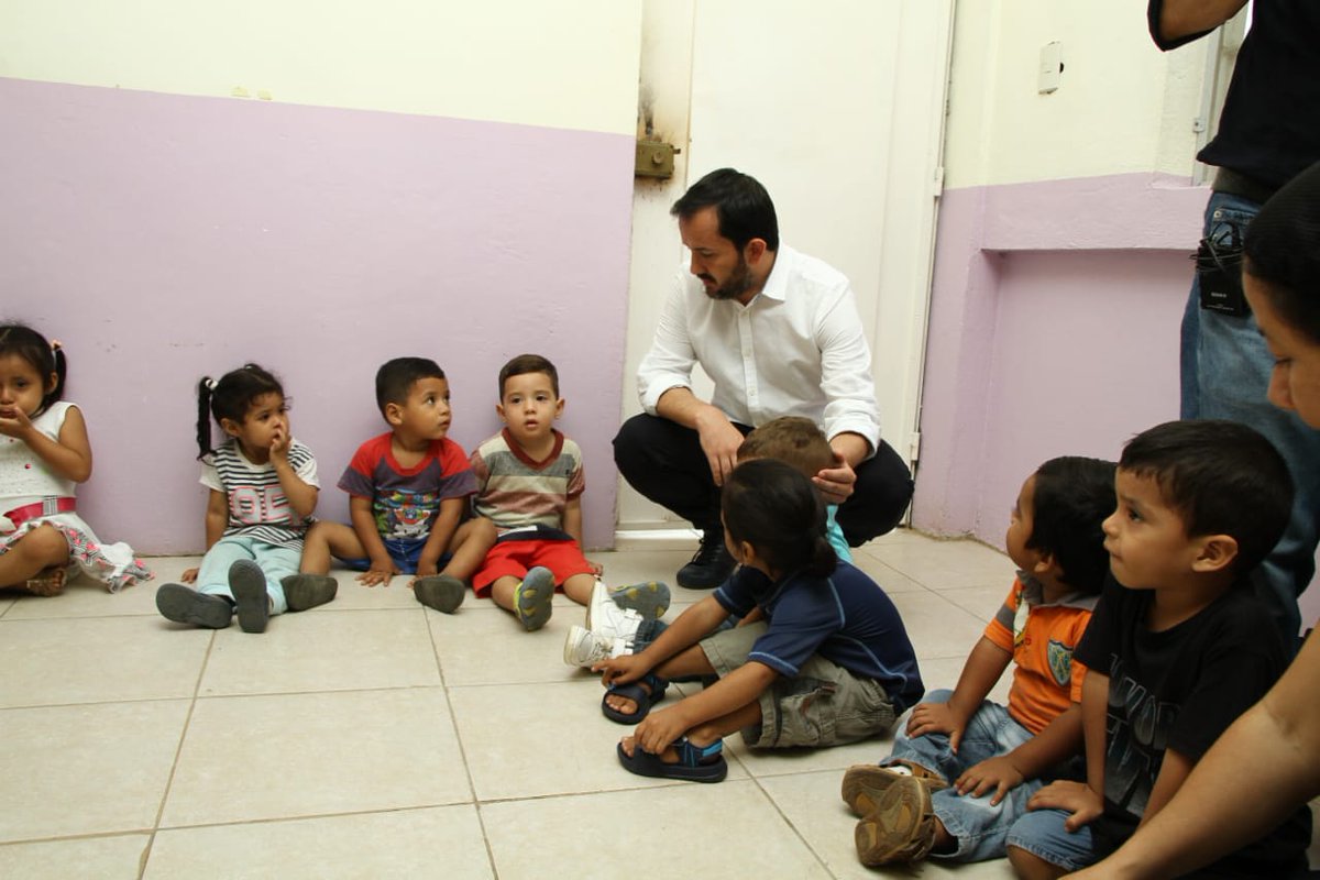 IvanGrandaM's tweet photo. Esta mañana compartí con 45 niñas y niños del Centro de Desarrollo Infantil "Globitos de Colores", de Machala. Su alegría y entusiasmo nos motivan a continuar trabajando por ellos. 

La vocación del Presidente @Lenin es servir a los demás. Ese es nuestro horizonte. https://t.co/qKsgQv70gS