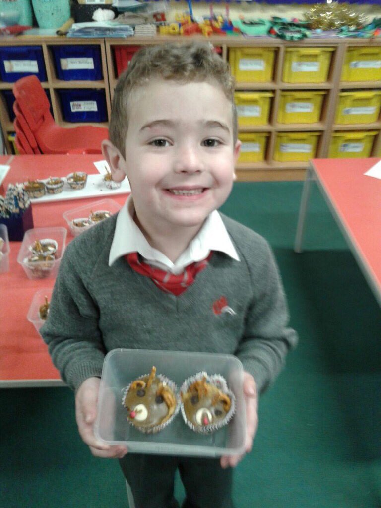 YMS_Reception's tweet image. The finished product! #finemotorskills #messyplay #eyfs @GoodSchoolsUK @Hampshire_Mums @SurreyMummy