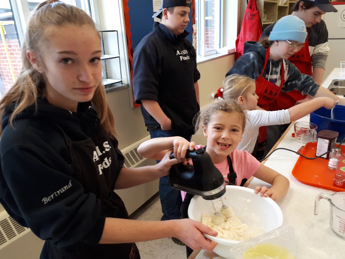 ArcherTeskey's tweet photo. @ArnpriorDHS and @walzad classes working hard to make TAP treats for this weekend. Thanks @natspratt for your help https://t.co/O7Ufqg86mt