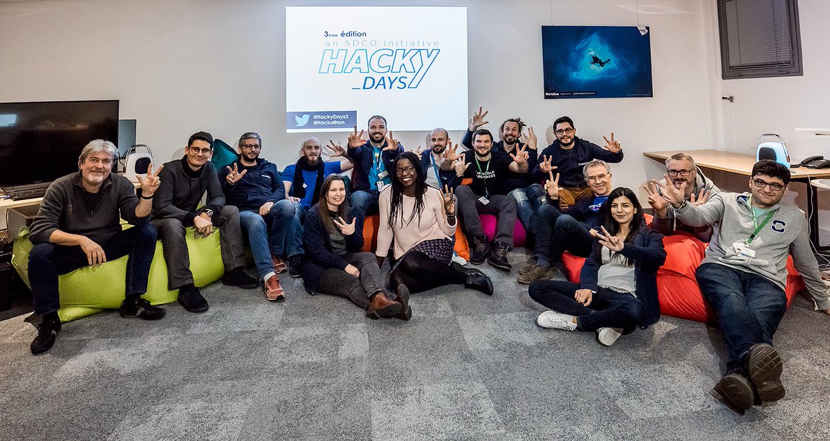 LeMeurLoic_fr's tweet photo. En #Exclusivité la photo de groupe des participant(e)s à la 3ème édition des #Hackydays3 à @WorldlineFrance pour le site de #Blois. Merci à tous ! https://t.co/CT8bYJVvrE
