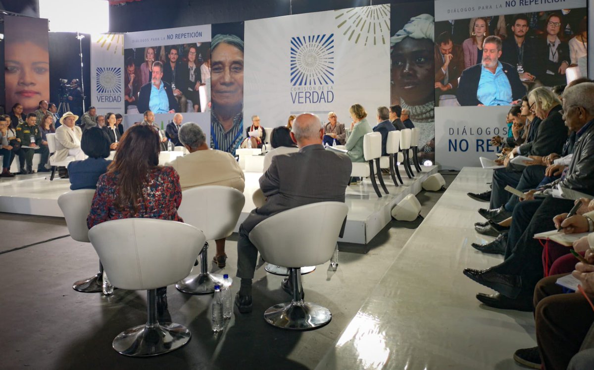 EmbAlemaniaCOL's tweet photo. Diálogos de no repetición son un Instrumento importante para la reconciliación, la superación del pasado y la búsqueda de mecanismos de #NoRepetición. Es esencial incluir a los diversos territorios y actores. Como dice @FranciscoDeRoux,  todavía hay trabajo #DefendamosLaVida https://t.co/E0xjAqb4WP