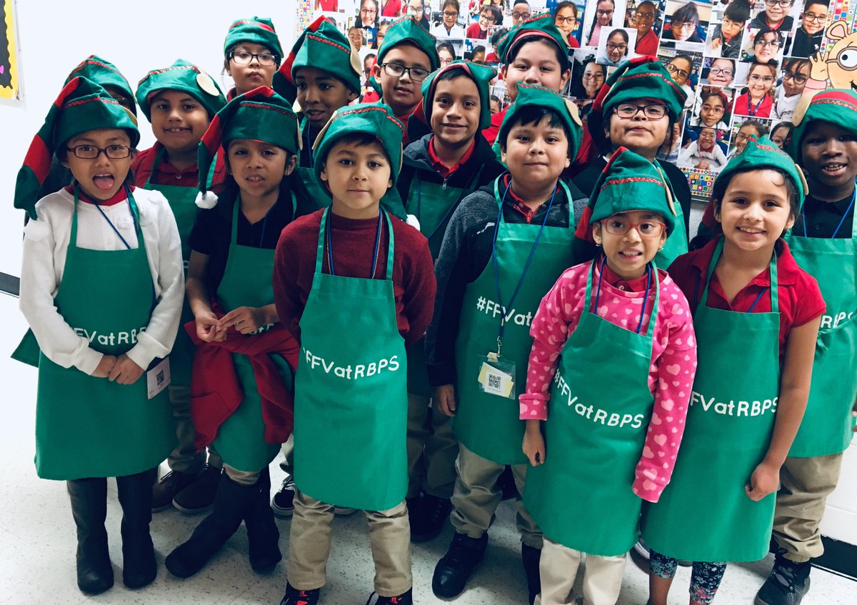 NurseReardon's tweet photo. Best elves ever! #FFVatRBPS #12daysofkindness #KindnessMatters #elvesintraining #minicucumbers @rbpsEAGLES @RedBankSup @DreamBigRB https://t.co/0yIYYuljRY