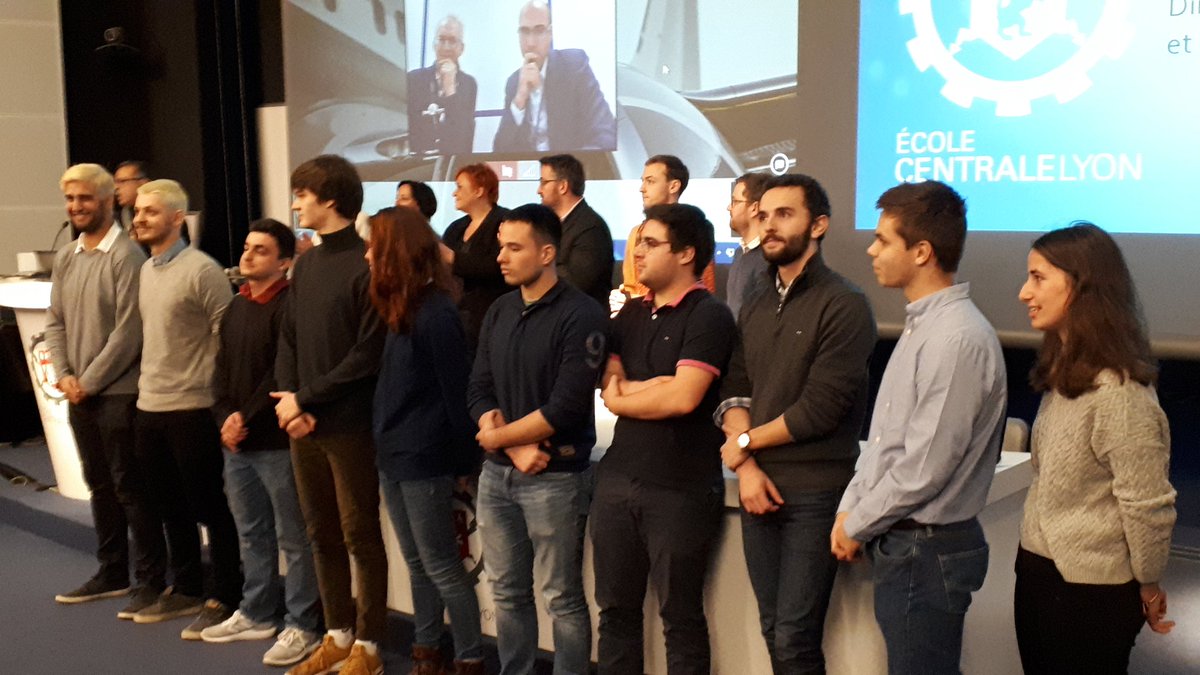 VeroBillat's tweet photo. La cérémonie de remise des prix aux grands gagnants clôture CLIC FALL 2019 de @CentraleLyon : victoire  pour les lauréats de l'univers @VINCIConstrucFR https://t.co/eBj9xvlGZo