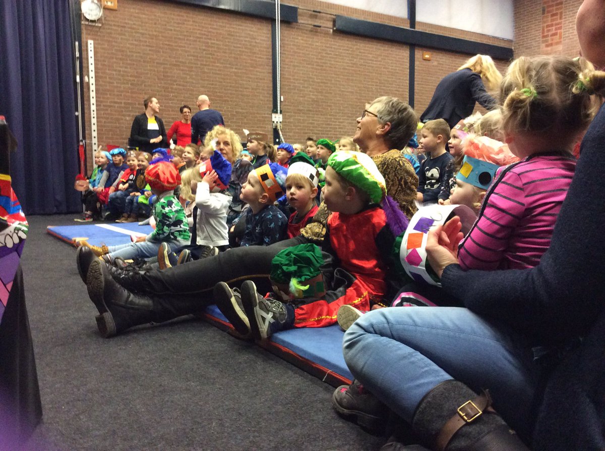 obswapserveen's tweet photo. Sint en pieten bedankt voor het mooie feest💫😃👍🏻 https://t.co/t4OGjljdMB