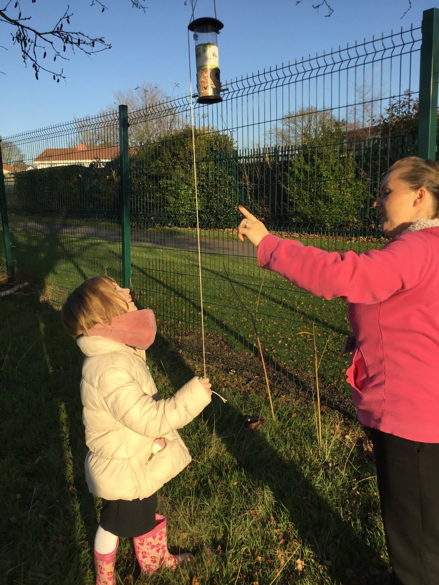 YsgolBrynDerw17's tweet photo. Dosbarth Melyn engaged with coloured ice and experimented making marks and enjoyed creating bird feeders for our wildlife.
#forestschool #explorativeplay #markmaking https://t.co/1M2biV9x9f