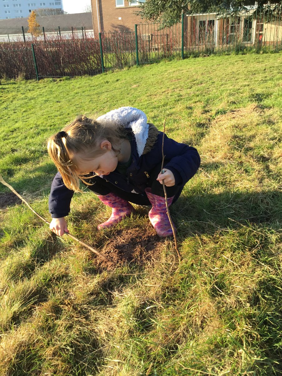 YsgolBrynDerw17's tweet photo. Dosbarth Melyn engaged with coloured ice and experimented making marks and enjoyed creating bird feeders for our wildlife.
#forestschool #explorativeplay #markmaking https://t.co/1M2biV9x9f