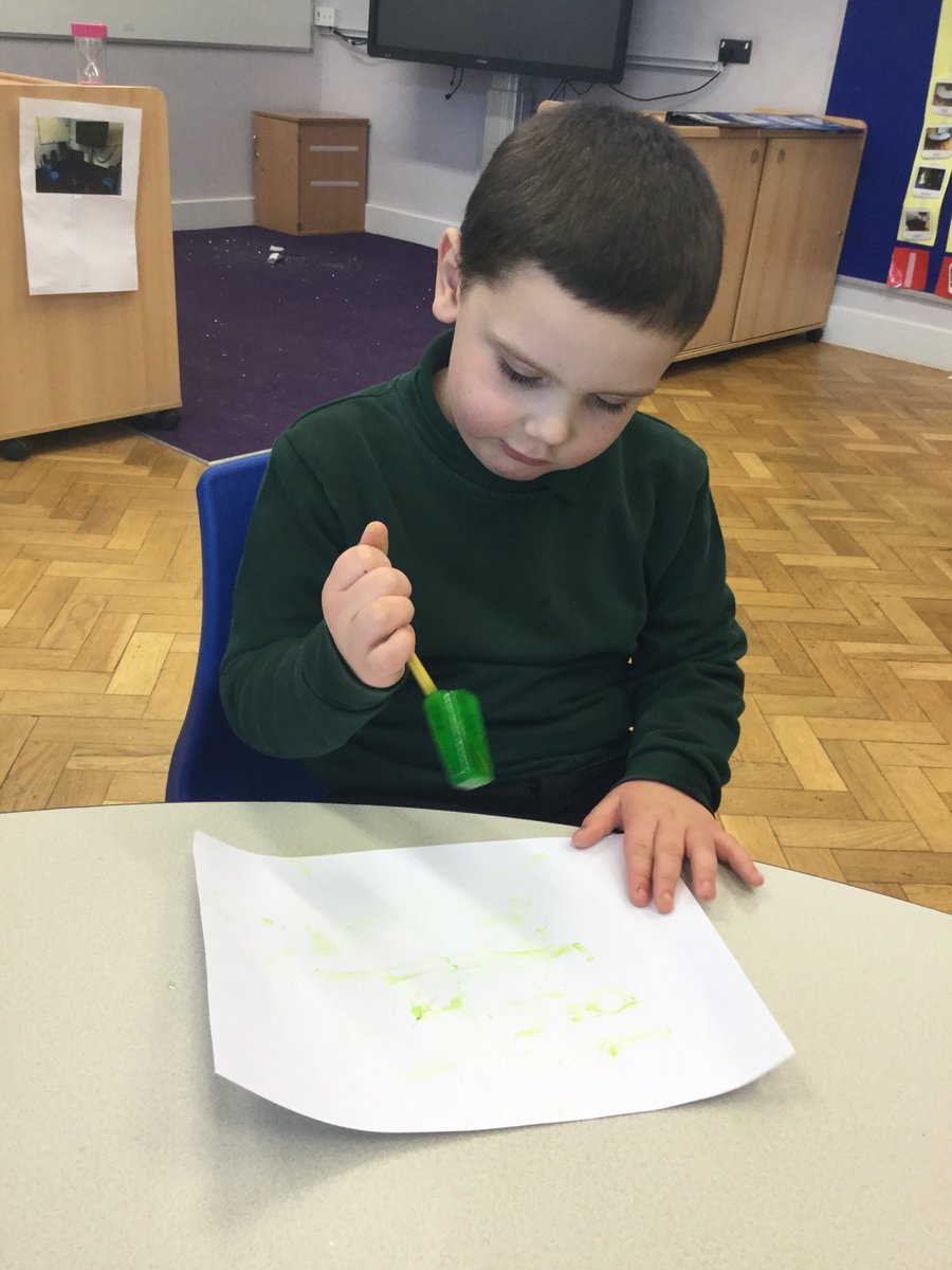 YsgolBrynDerw17's tweet photo. Dosbarth Melyn engaged with coloured ice and experimented making marks and enjoyed creating bird feeders for our wildlife.
#forestschool #explorativeplay #markmaking https://t.co/1M2biV9x9f