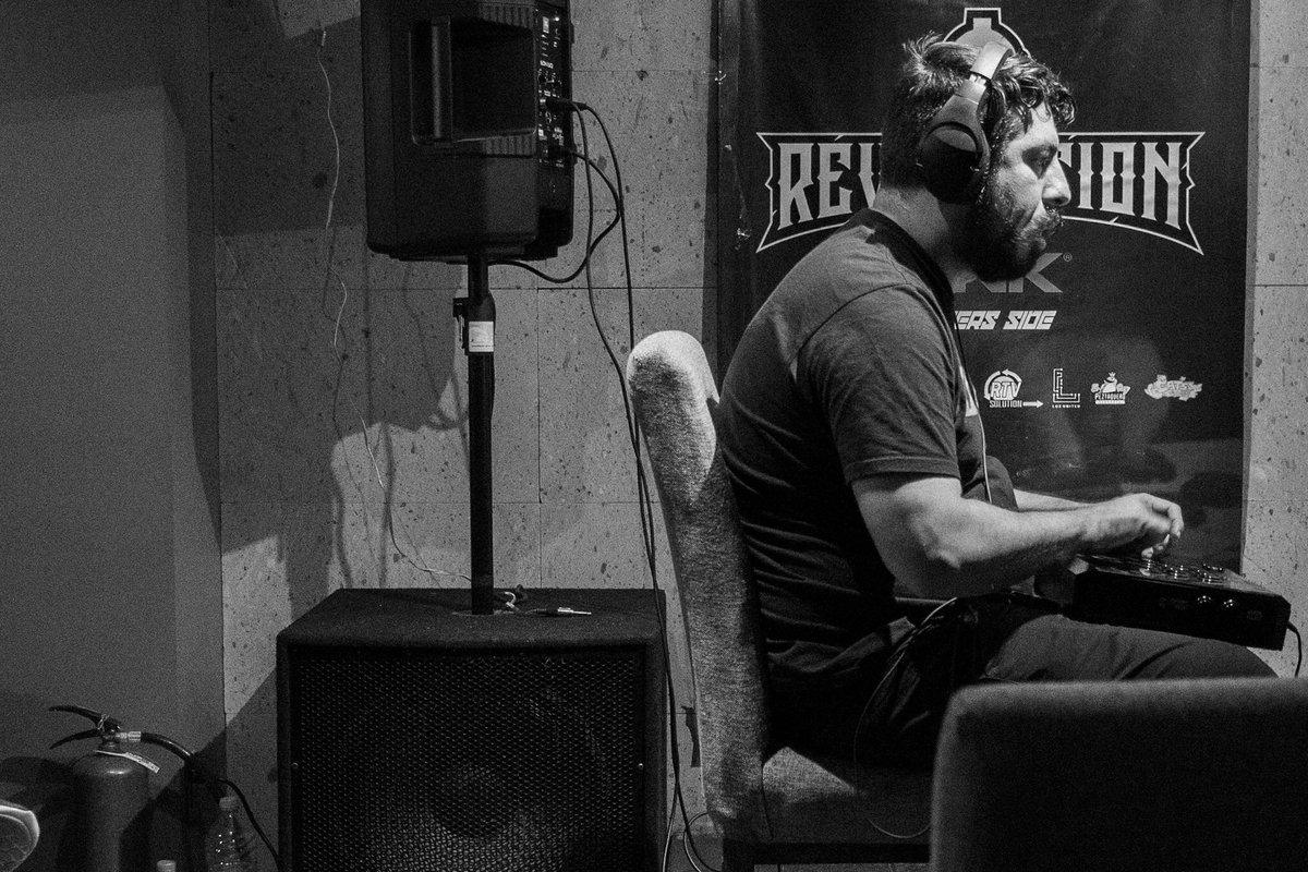 raytone's tweet photo. Esta creo que será una serie de fotos similares. @Gamaoriginal en top 8 de SFV en #revolution2019 https://t.co/VPjRZRAS4M