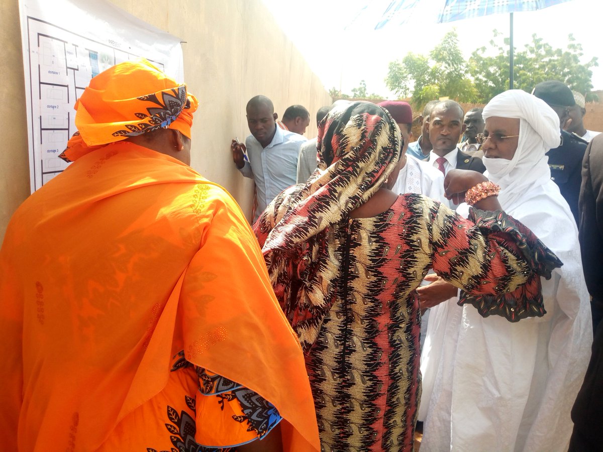 OFevvf's tweet photo. Visite du Premier Ministre à la maison de l'espoir des femmes et filles survivantes de violences basées sur le genre (VBG) au Niger https://t.co/5cUpuA1oz8