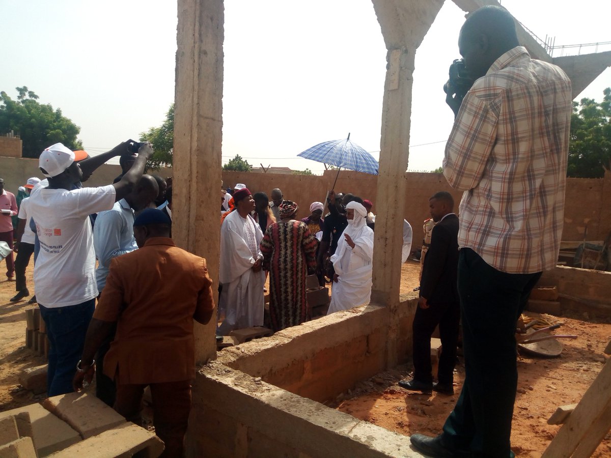 OFevvf's tweet photo. Visite du Premier Ministre à la maison de l'espoir des femmes et filles survivantes de violences basées sur le genre (VBG) au Niger https://t.co/5cUpuA1oz8