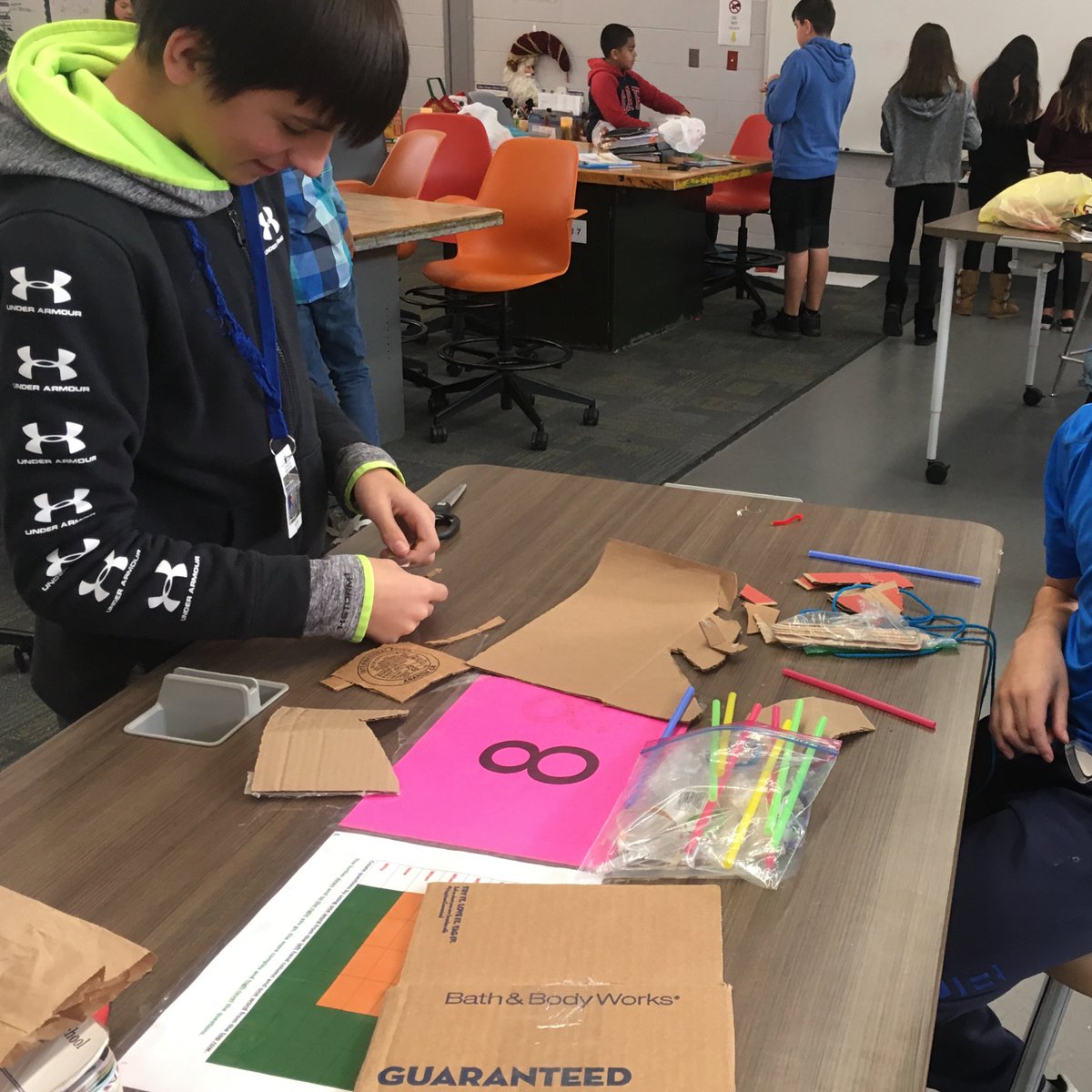 MissDemfromSTEM's tweet photo. MP 2 7th grade STEM constructing their prototypes of prosthetic hands. @demfromstem @CWCGCMS @CWCSchools https://t.co/t86gQQge8r