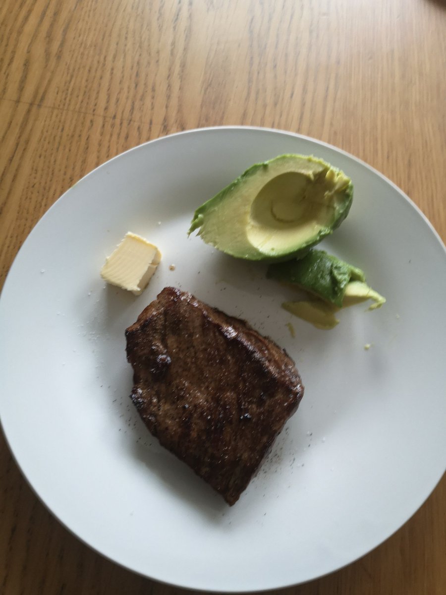 lcool_bslr's tweet photo. @lesassiettes Je ne te jetterai pas la pierre car j'avais une grosse envie de steak à midi. https://t.co/prc8KY2P3S