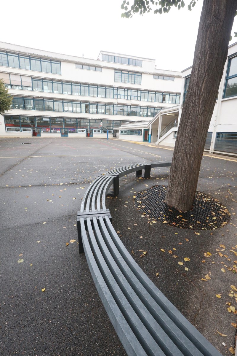 Ville_BoulogneB's tweet image. Avis aux parents d'élèves ⚠️ En raison du mouvement social, de nouvelles perturbations sont prévues dans plusieurs écoles vendredi 6 décembre. Pour accompagner au mieux les familles, la Ville met en place un service d’accueil des enfants + d'infos sur bit.ly/2OSUq3a 🚸