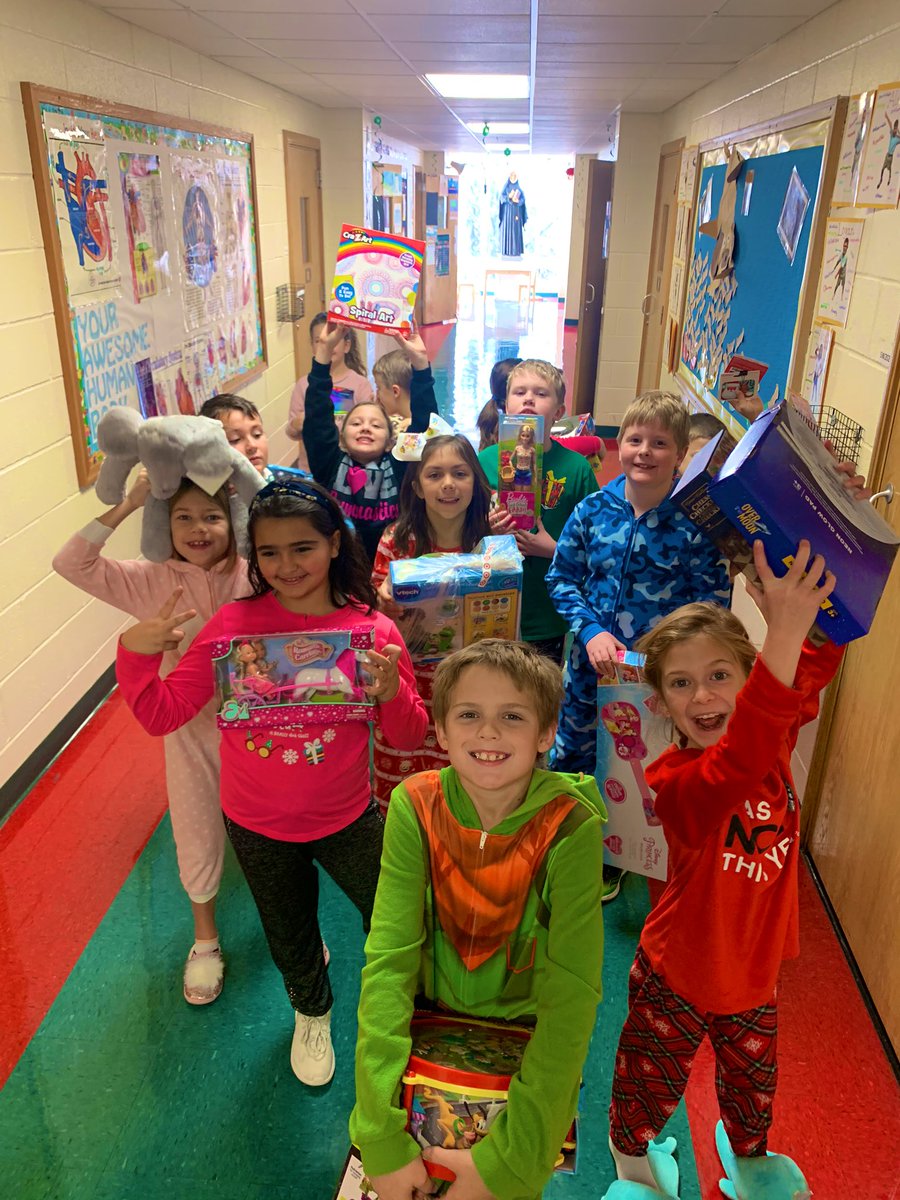 Tyree3rdClass's tweet photo. ASH Toy Drive!!! #thankyou #SeasonOfGiving @ash1818 https://t.co/VwyJesOgI4