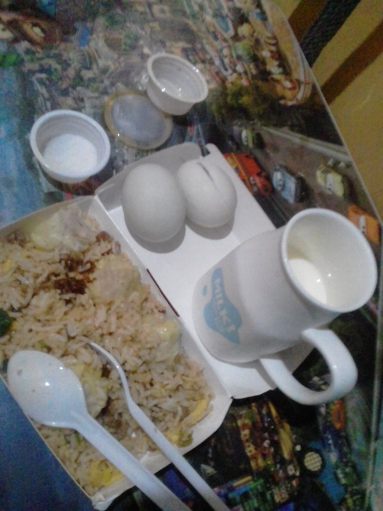 _EmpressJade's tweet photo. More nights like this, please, Lord.🙏😭❤🍽🏡🌛✨ #afterhardwork #lol #someday #perksoflivinginyourhome #home https://t.co/Xr0V625Zg0