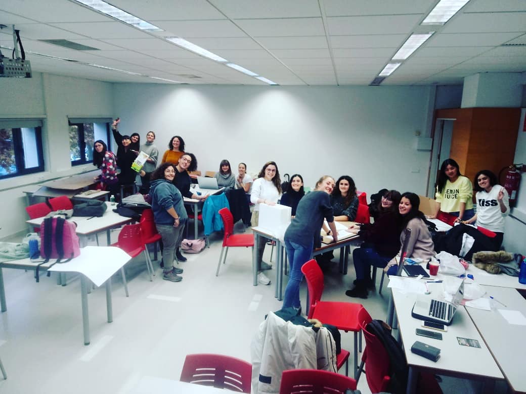 EPfacultades's tweet photo. 📣 Ara mateix estem elaborant el que seran les pròximes activitats preventives de les #AgentsDeSalutEPF de la @universitatdelleida. T'esperem a l'escola d'infermeria i al #campusCappont per a aprendre sobre #sexualitat, #drogues i #gènere, aquest dijous 12D, a partir de les 10h🎇 https://t.co/pPgdi1xDXl