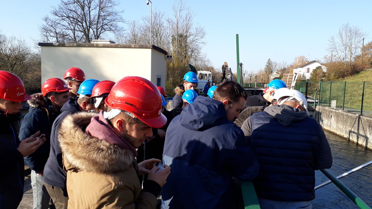DelcorAndre's tweet image. Les BTS de Vic de Bigorre en visite à la centrale @EDF_Hydro_SO de Soeix, en compagnie de #migradour. Une belle #truite et un très beau #saumon.... la fin d'un long voyage avant une formidable aventure: la saison du frai qui approche!!🐟🐟🐟🦈