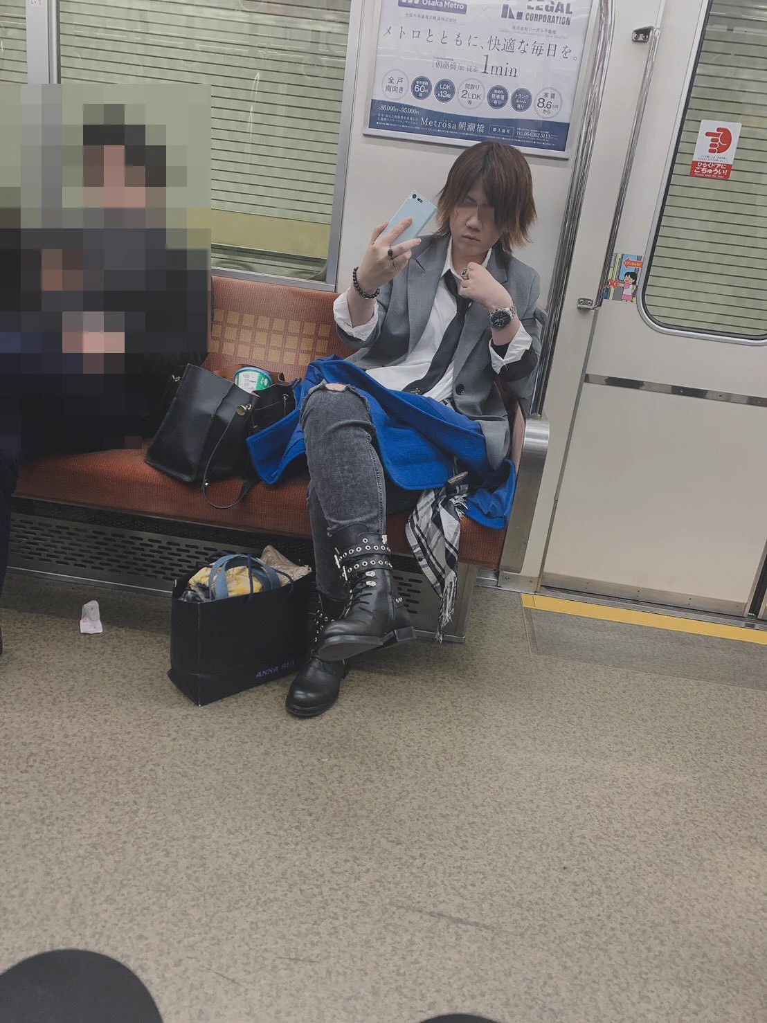 電車内での迷惑行為・自撮り・ごみのポイ捨てｗ迷惑なのでやめましょう・恥ずかしいです！！