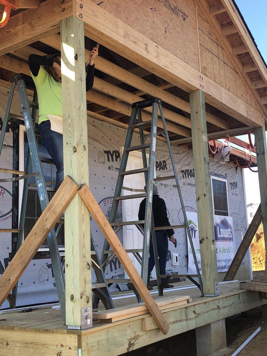 emilylakino's tweet photo. #givingback to a great family with store 1528!  #habitatforhumanity @BenitoKomadina https://t.co/6MsPyj6mfU