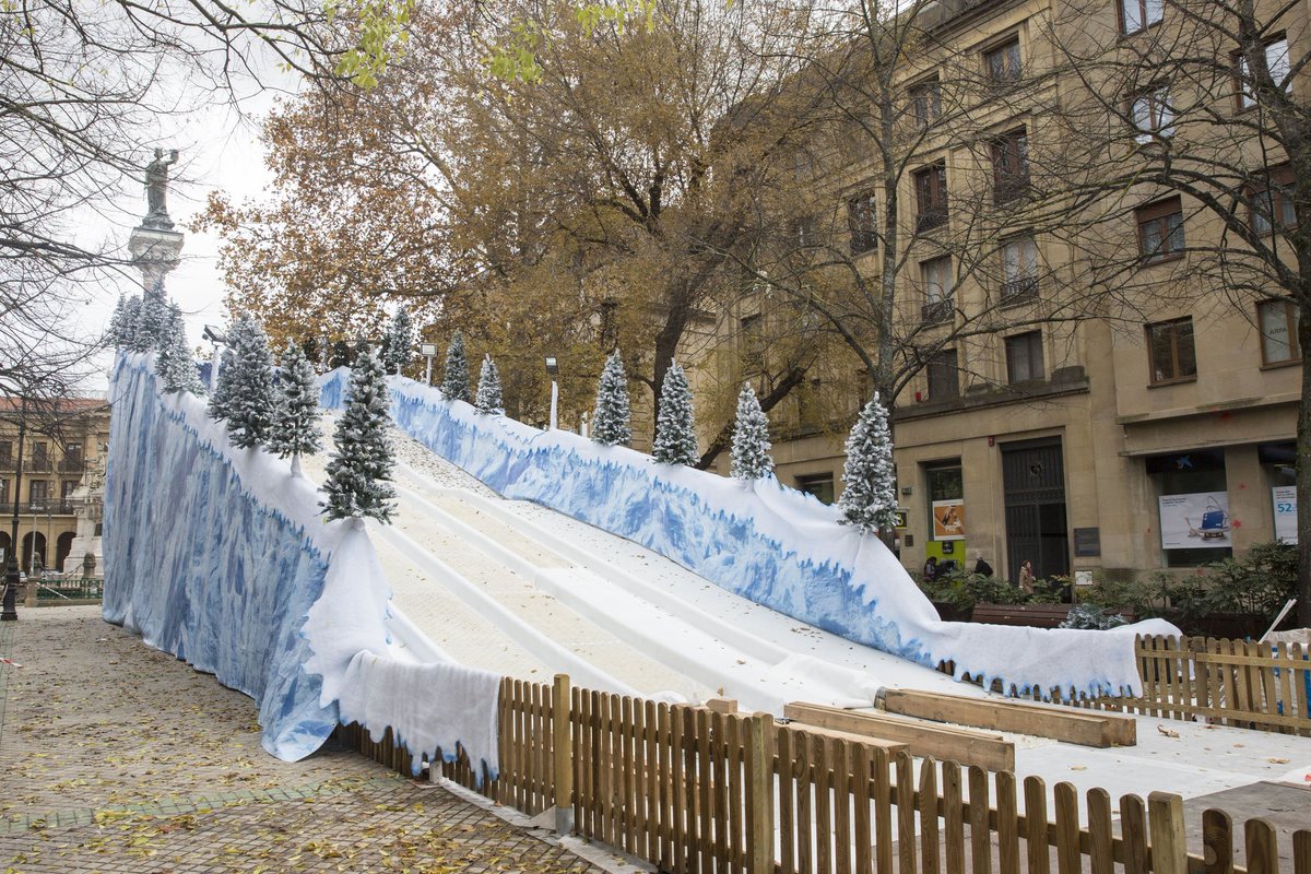 Me encanta el tobogán de pago de UPN para que disfruten nuestros peques en Navidad 

El que quiera diversión gratis que se vaya a una comuna!!!

El que quiera Navidades sin gasto que se vaya a Cuba!!!

Muy bien Maya!!!
Te mereces más dietas!!!