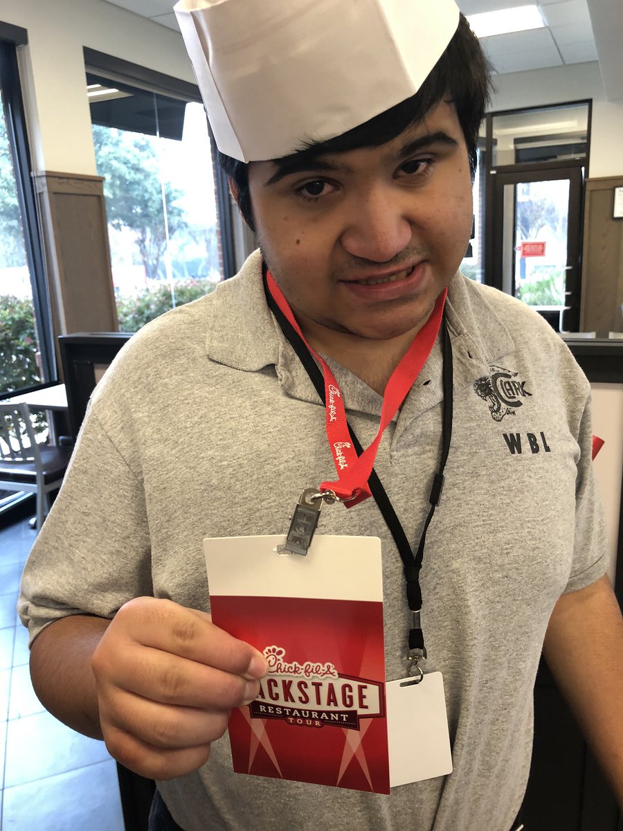 nataliequichoc1's tweet photo. Thank you @CFAdezavala for letting us learn about job opportunities at your location. #exploration #transition https://t.co/31YkOlbZcY