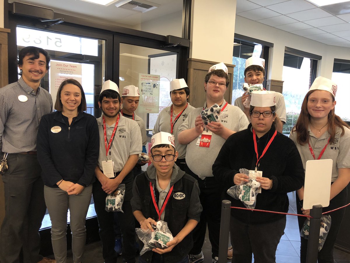 nataliequichoc1's tweet photo. Thank you @CFAdezavala for letting us learn about job opportunities at your location. #exploration #transition https://t.co/31YkOlbZcY