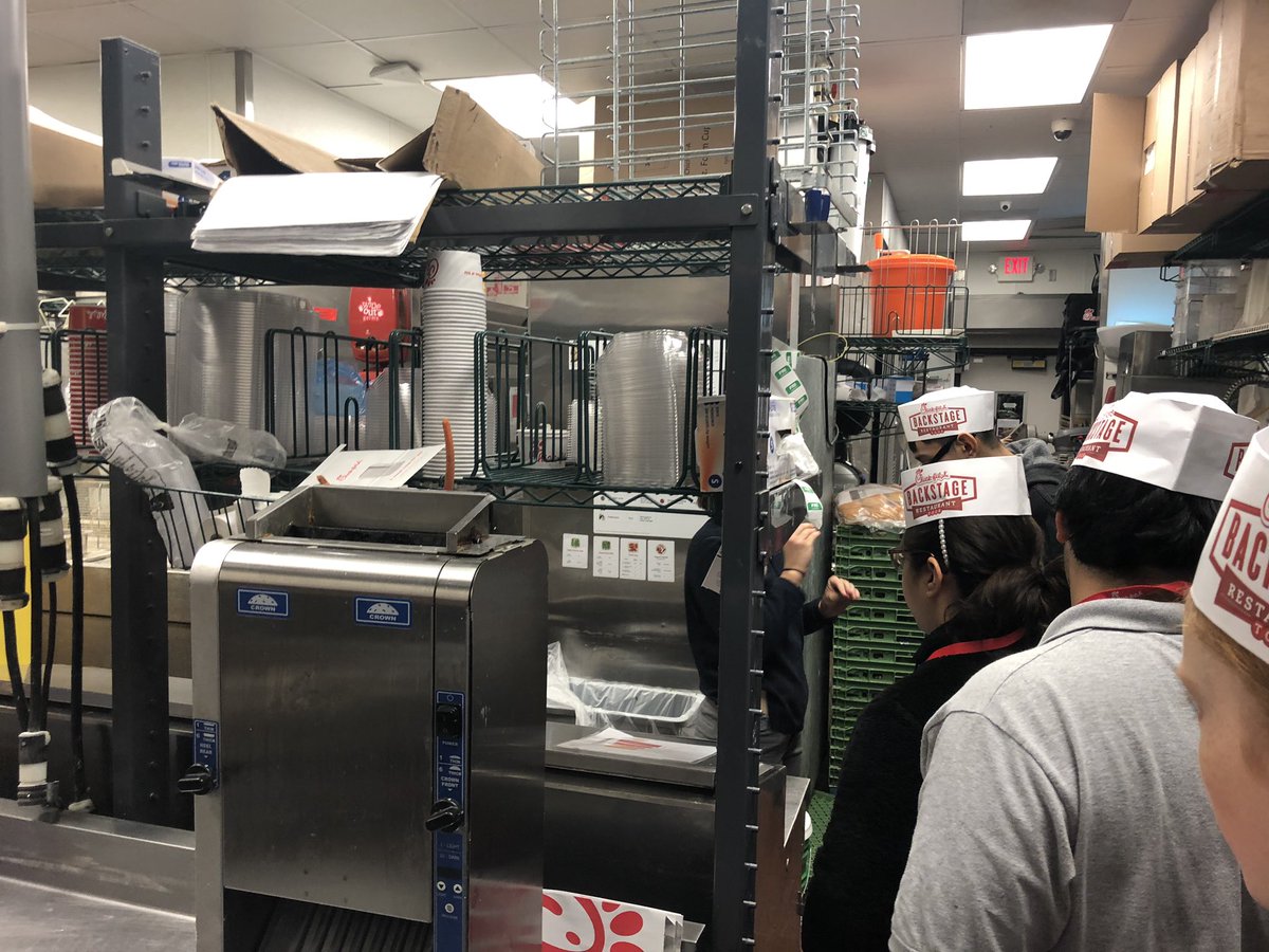 nataliequichoc1's tweet photo. Thank you @CFAdezavala for letting us learn about job opportunities at your location. #exploration #transition https://t.co/31YkOlbZcY