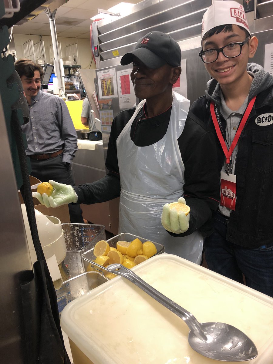 nataliequichoc1's tweet photo. Thank you @CFAdezavala for letting us learn about job opportunities at your location. #exploration #transition https://t.co/31YkOlbZcY