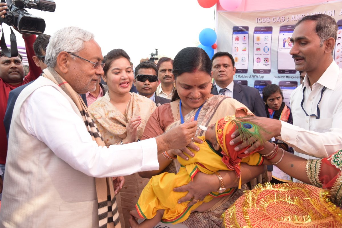 NitishKumar's tweet photo. जल-जीवन-हरियाली यात्रा के दौरान सीवान जिले के भगवानपुर हाट प्रखंड में 126.30 करोड़ रुपए की 302 विकासात्मक योजनाओं का उद्घाटन एवं 197.80 करोड़ रुपए की 151 योजनाओं का शिलान्यास करते हुए।

#JalJivanHariyali 

https://t.co/TvrBzWfCjD https://t.co/lrgyc7dTac