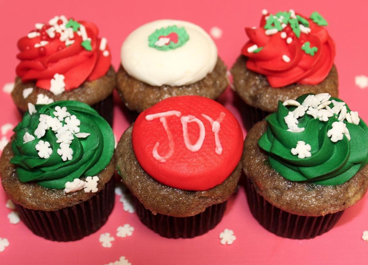 ShopsatMIA's tweet photo. Happy #NationalCupcakeDay! Stop by @MishaCC @iflymia North Terminal Gate D29 post-security for delicious desserts and of course #cupcakes! Enjoy 20% off when you show your holiday #ShopsAtMIA coupon. *Find at Terminal E Pre-security 10AM-1PM or North Terminal Gate D29 2:30-5:30PM https://t.co/opSd6R7msB