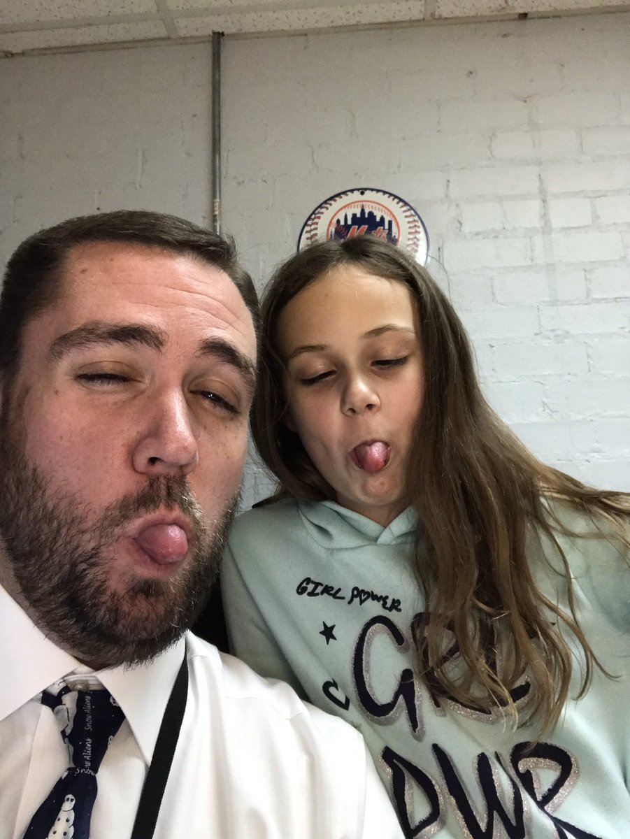 BluffCityElem's tweet photo. Today’s #GoodNewsCalloftheDay went to this awesome 5th grader for always working hard and showing good character! She lives by the motto “Stay sweet, kind and awesome”. We are so proud she is a Grizzly! @SullCoSchools https://t.co/jffx4qowHn