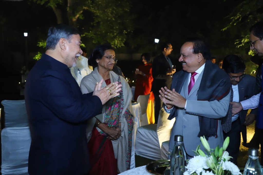 drharshvardhan's tweet photo. Was a pleasure to attend the reception of ‘Champions of Child Health', along with Sh @GaviSeth ,CEO of @Gavi in Delhi. MPs Ms Rita Joshi Ji &amp; Mr Bhubaneswar Kalita ji were also present. Discussed priority health issues concerning women, children &amp; adolescents.
@PMOIndia
@plccah https://t.co/P6HgA5dcgY