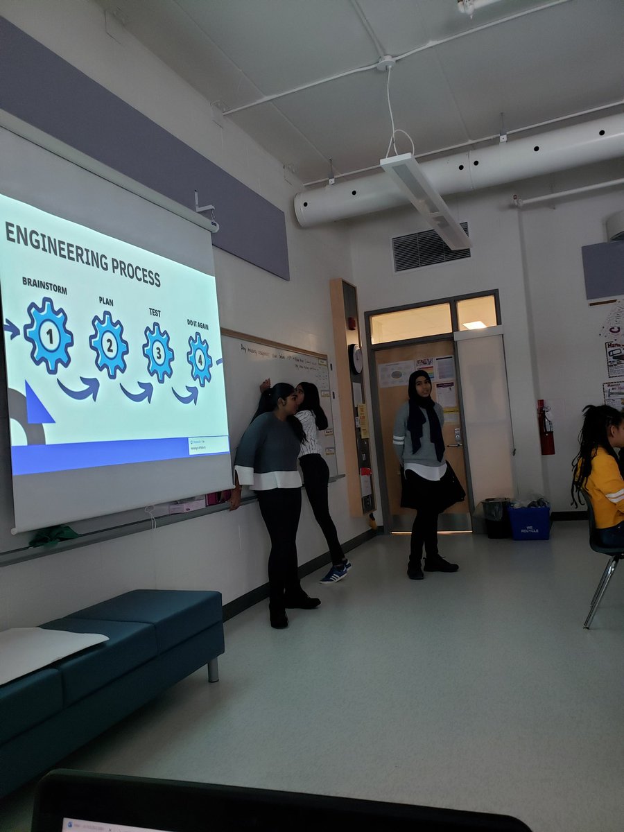 MrsKim_SirSam's tweet photo. Another successful day in our student-led robotics club @violadesmondps . Working on the engineering process as always. #futureengineers #studentsuccess #innovation #DDSB #Robotics https://t.co/UerUQKnFW1