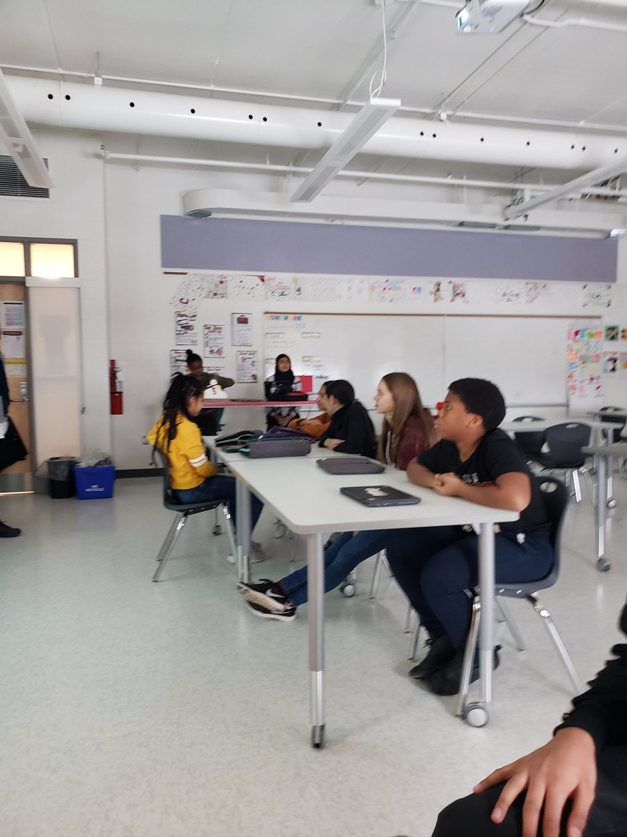 MrsKim_SirSam's tweet photo. Another successful day in our student-led robotics club @violadesmondps . Working on the engineering process as always. #futureengineers #studentsuccess #innovation #DDSB #Robotics https://t.co/UerUQKnFW1