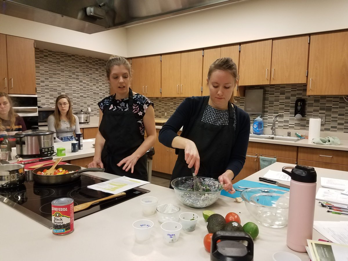 Marie_RD_CHES's tweet photo. Thank you @Olivia_Wyatt_ and @DenaeSink13 for an informative @PurdueHHS @PurdueNutrition food demo on post-run recovery recipes!!! Kudos to you for having a great audience turnout!!! #nutr424 #Purdue #nutritioncommunication #AcademicTwitter #postrunrecovery #audienceparticipation https://t.co/dCrdIDhd3V
