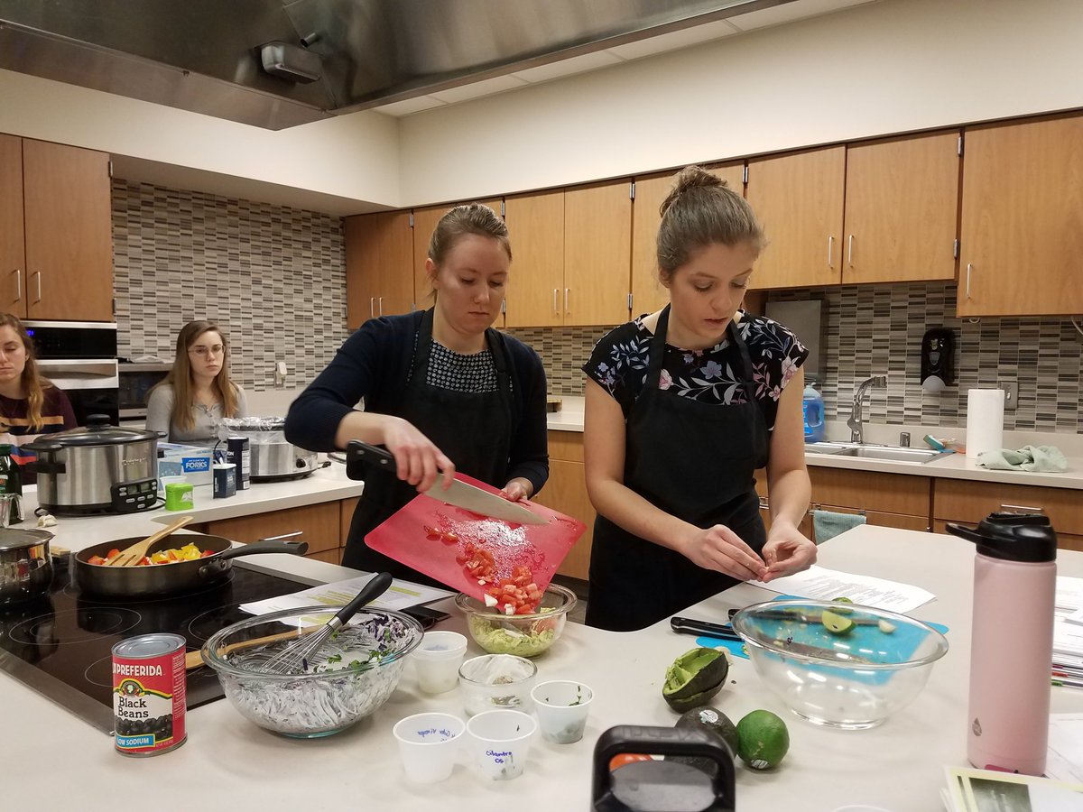 Marie_RD_CHES's tweet photo. Thank you @Olivia_Wyatt_ and @DenaeSink13 for an informative @PurdueHHS @PurdueNutrition food demo on post-run recovery recipes!!! Kudos to you for having a great audience turnout!!! #nutr424 #Purdue #nutritioncommunication #AcademicTwitter #postrunrecovery #audienceparticipation https://t.co/dCrdIDhd3V