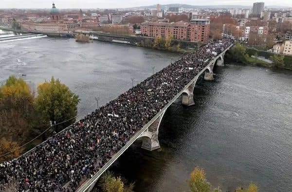 Nikola_Dbrc's tweet image. 📸 Cette photo de la manif' Toulousaine est juste impressionnante 😱

➡ Plus de 6 km de cortège et près de 100 000 manifestants 🔥

 #grevedu5decembre #GreveGenerale