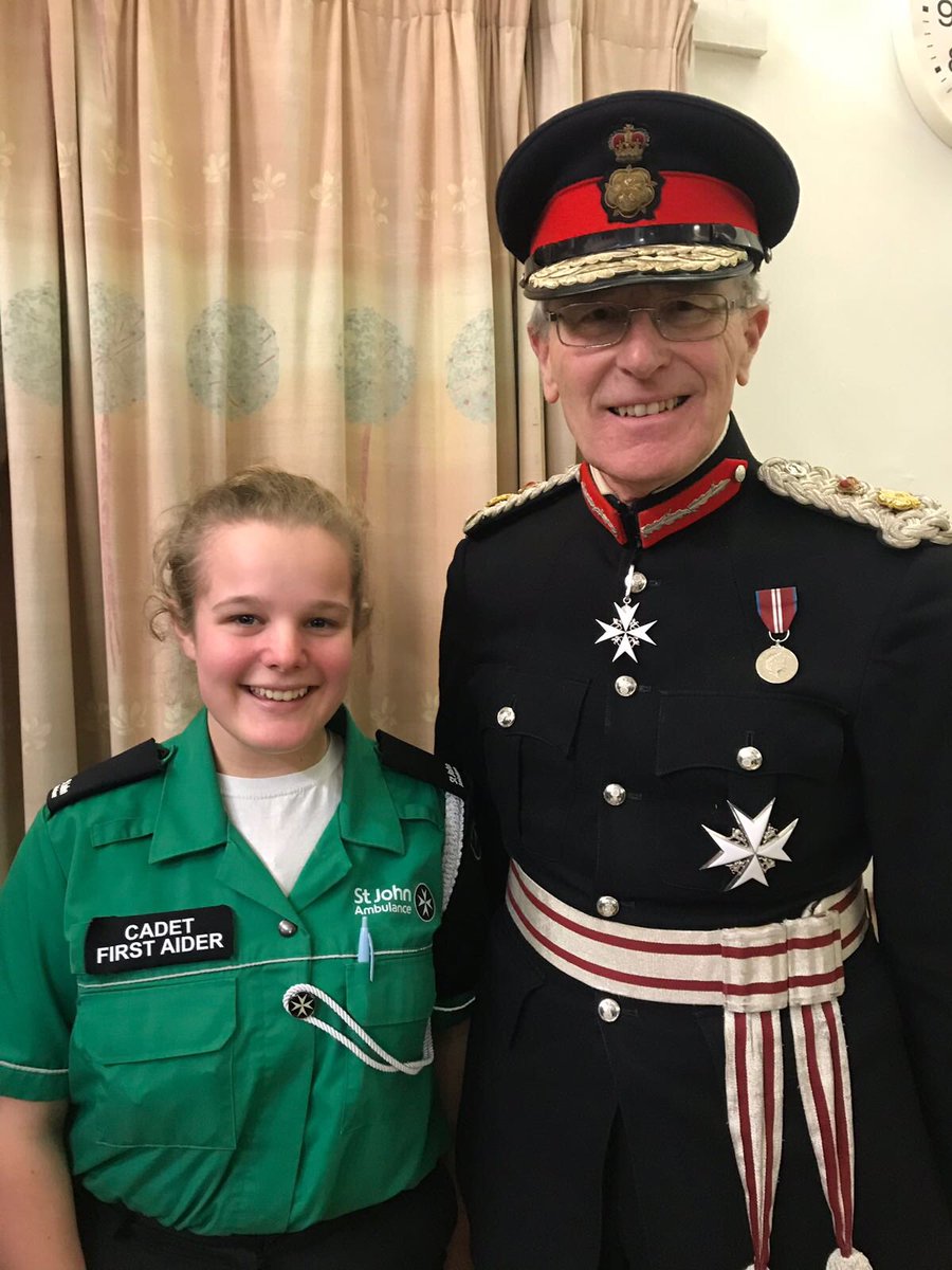 Happy #InternationalVolunteerDay 💚 #sja <a href="/stjohnambulance/">St John Ambulance England</a> 🚑