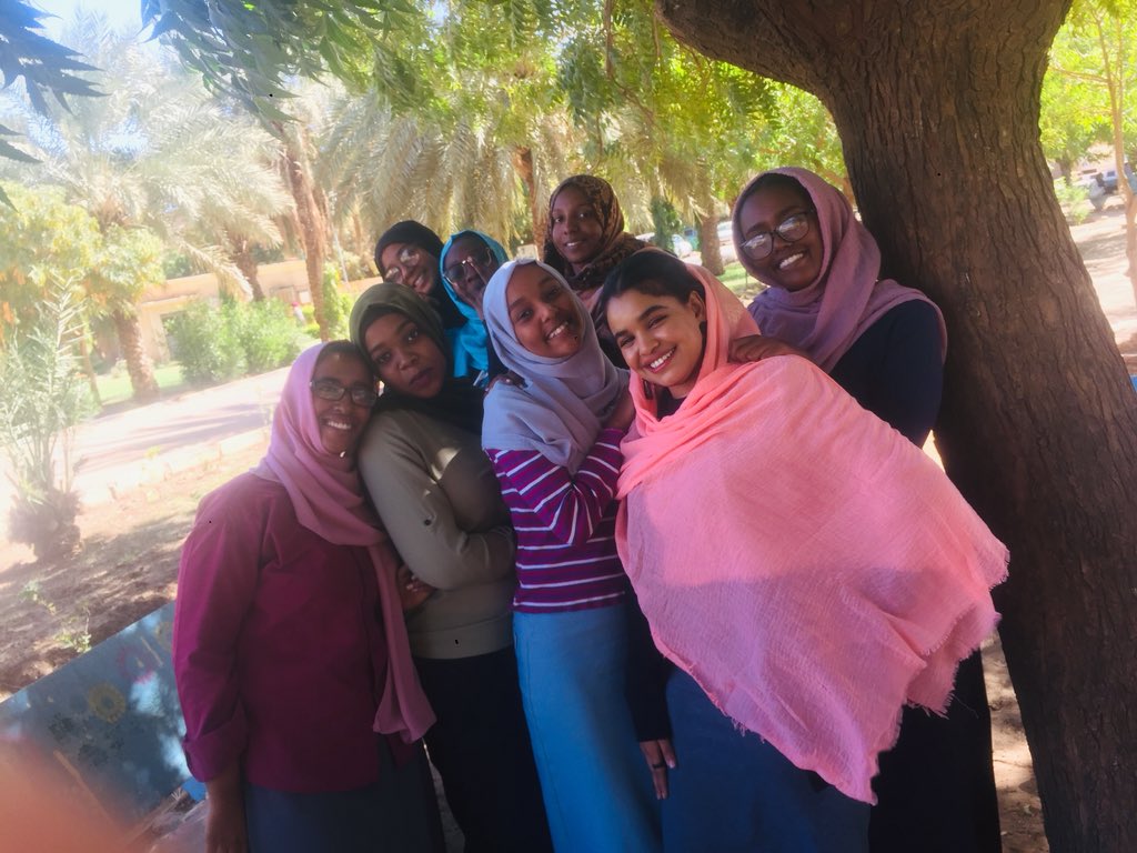 pi_19i's tweet photo. بنياتي بنياتي ديل بنياتي💛
ضحكاتن اللبن الحليب❤️ https://t.co/YSRlPUUii7