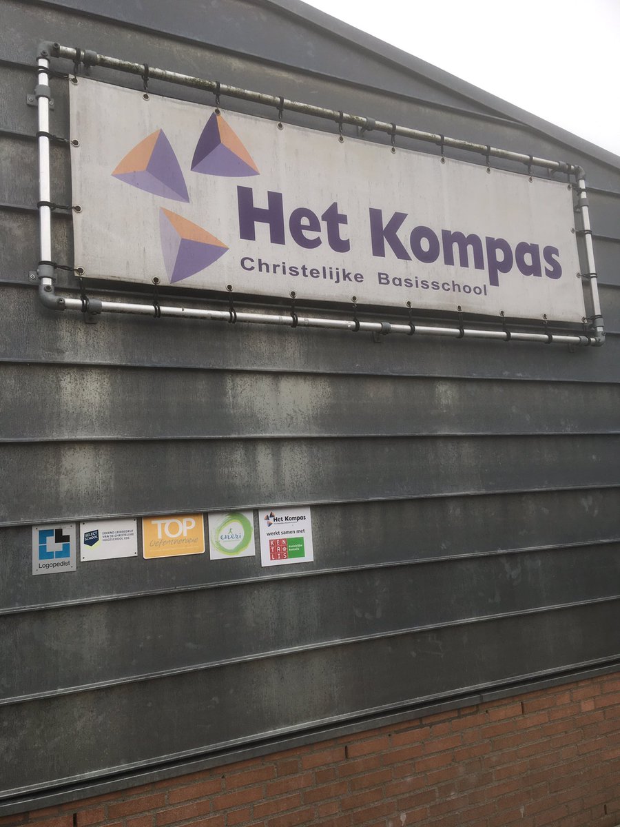 HenkvanBeuseko1's tweet photo. #PassendOnderwijs  tussenevaluatie #mediumsetting samenwerking #HetKompas in #Kesteren en #Kentalis. Schitterend om te zien hoe de verbinding is gelegd met alle belanghebbenden: team, peuterspeelzalen, logopedie, buurtscholen en naschoolse partijen. Compliment! https://t.co/ACMHbtqkss