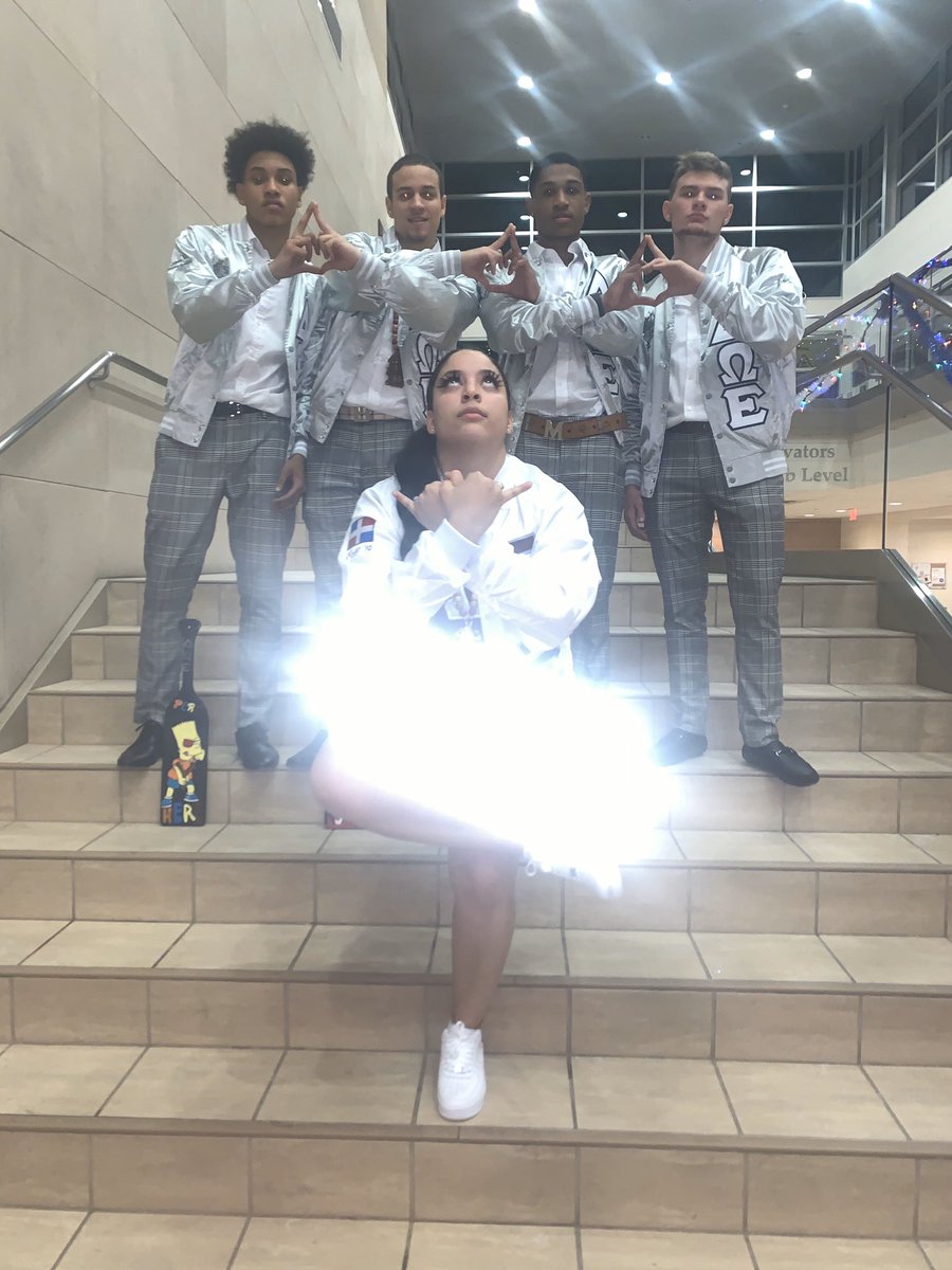 upcomingnicole's tweet photo. Family Delta Omega Epsilon 🐬 Χ Sigma Omega Epsilon 🕊!! Alpha XI & Alpha Sigma Line. 💕🍬♠️ #ACE #FALL19 #TwoStrong🤞🏻#BetaChapter https://t.co/5BtQZSkoHd
