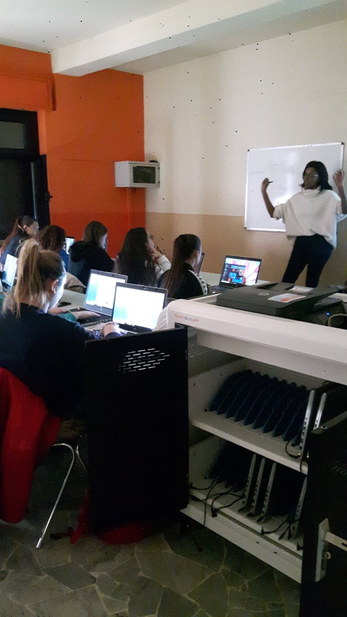 ESSErasmusplus's tweet photo. Busy workshop today at Liceo Rebora @Liceorebora working together to prepare the best welcome for #inscelra' Spain and #lyceumaalst Belgium. Our students are getting ready for their best welcome! #esserasmusplus https://t.co/R51ve5uk6k