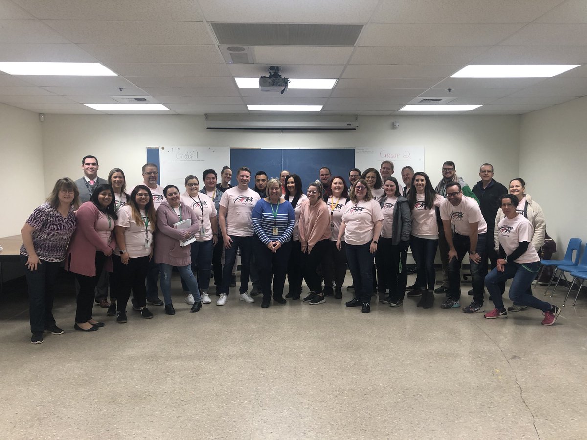 eagles_ems's tweet photo. EMS staff come together this morning to celebrate and show support for one of our members fighting breast cancer!!! #STRONGERTOGETHER #EMSSTRONG https://t.co/tm6jM7OsaJ