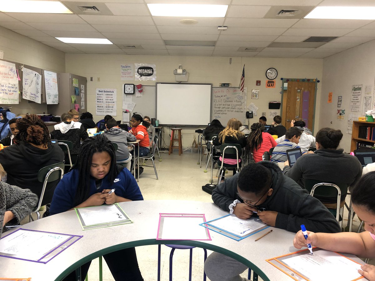 Mrs6Pierce's tweet photo. Small groups, word work, reading and skills practice all happening at once! #idratherbeadragon #workinghard #multitasking https://t.co/qBtF8TfaHr
