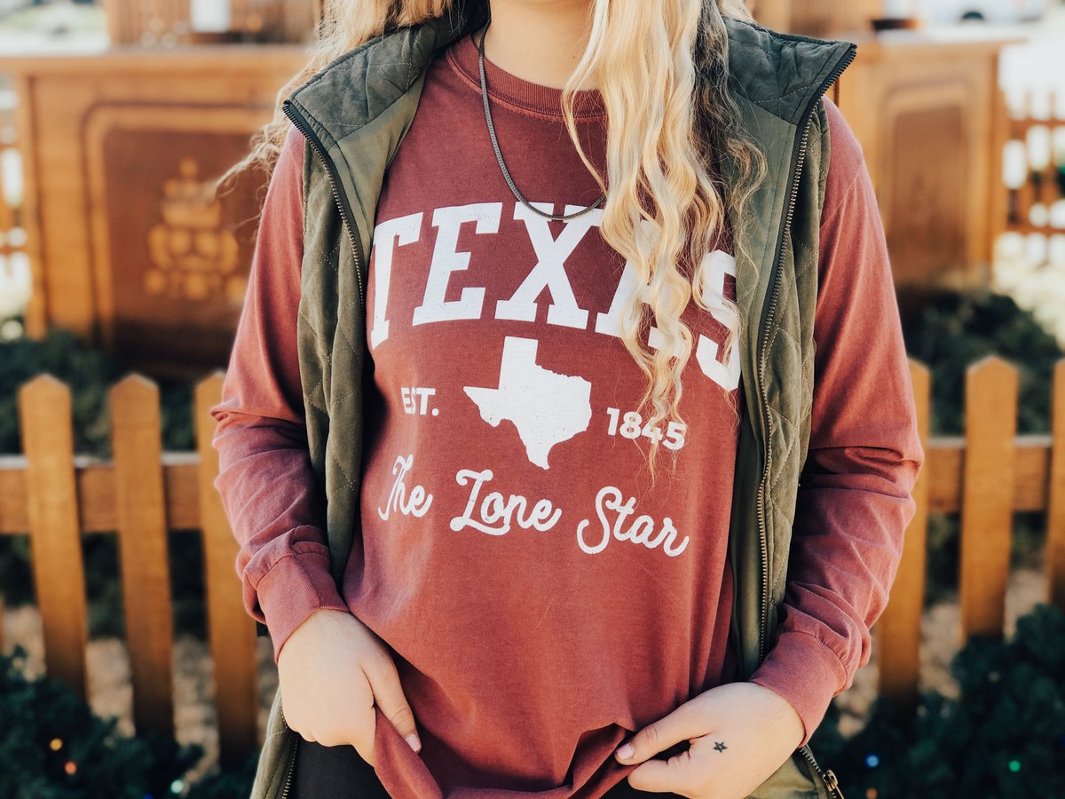 BarefootFBGTX's tweet photo. Sleigh girl Sleigh✨ LAST DAY to get 30% off anything you can wear in-store! #stuffyourstocking #shopbarefoot https://t.co/dtJw2HECMH