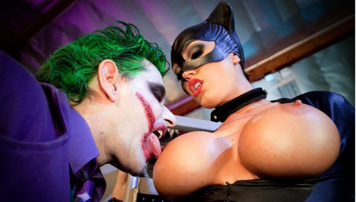 Catwoman Blowjob And Striptease